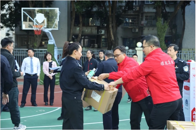大批科曼AED進(jìn)駐公安系統(tǒng)，守護(hù)警民生命安全